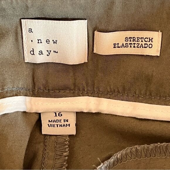 A New Day Olive High waisted Stretchy Capris NWT 16 - Picture 3 of 6